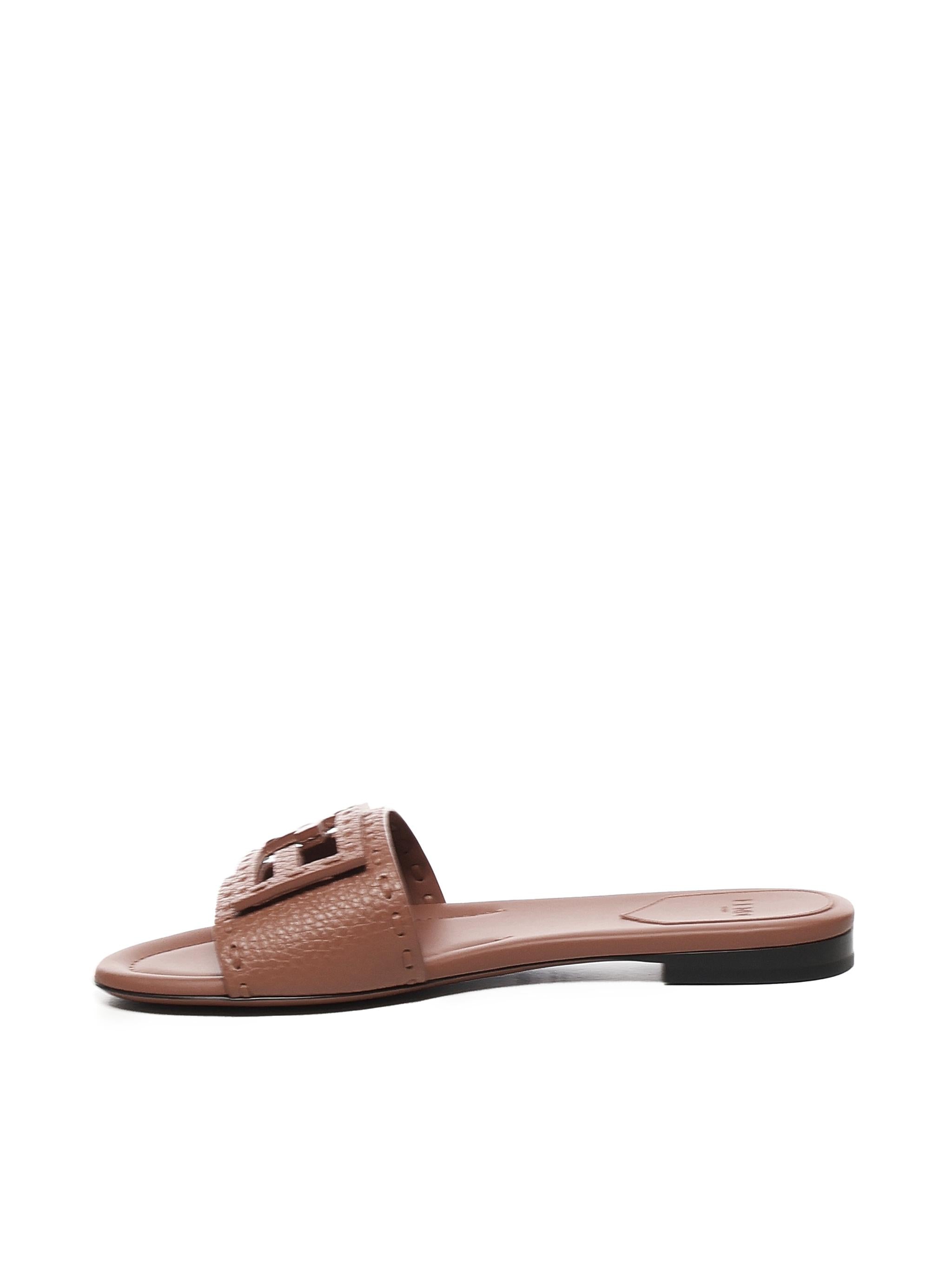 8R8136AQY2F1STQ FENDI