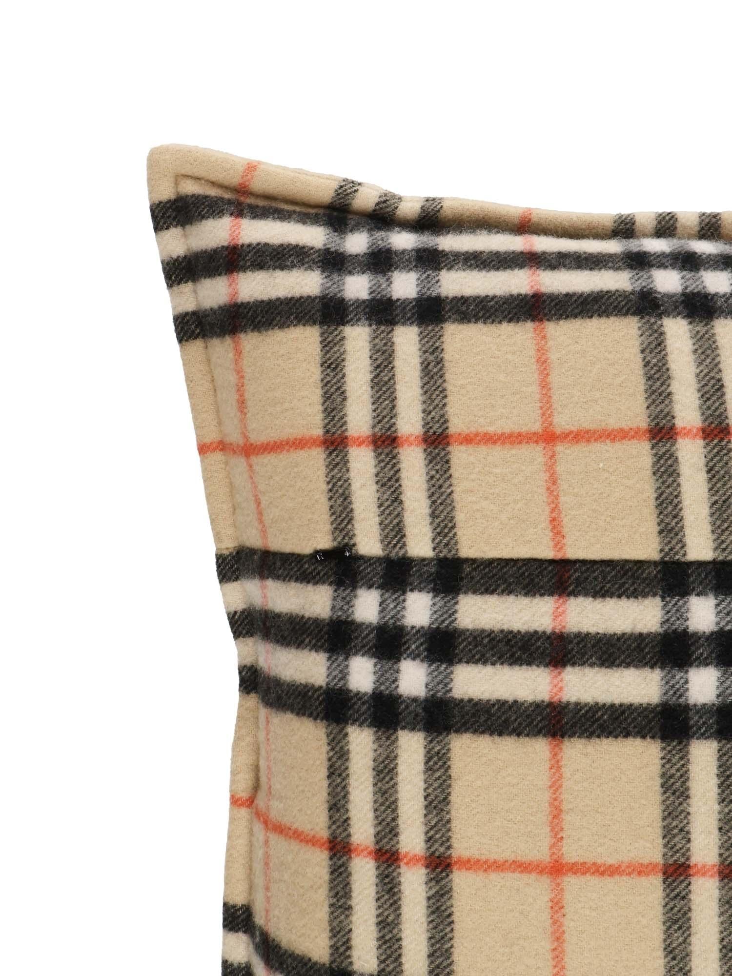 8110459B9368 BURBERRY